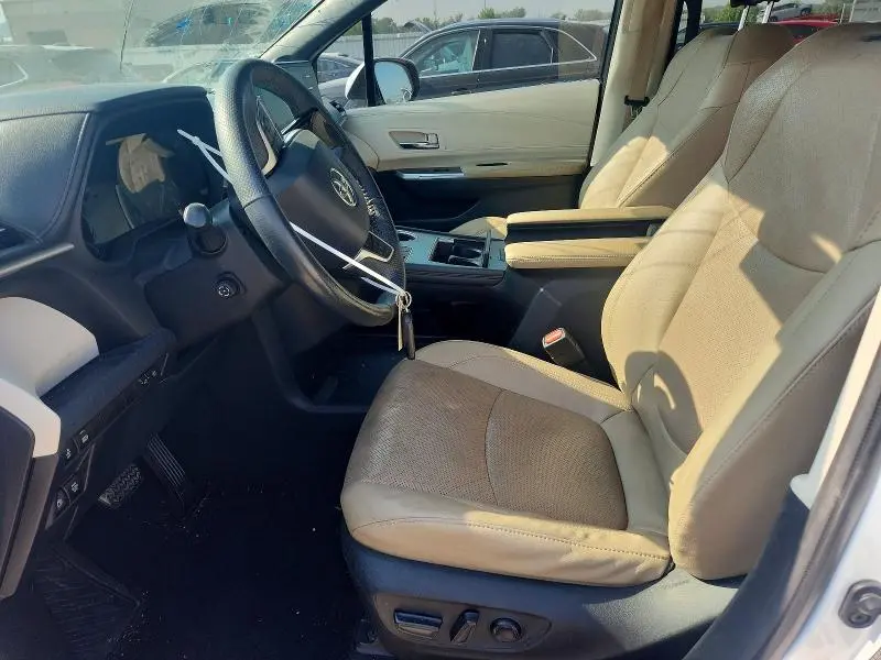 2022 TOYOTA SIENNA LIMITED 7-PASSENGER  