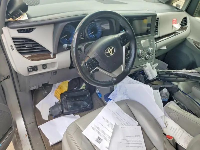 2017 TOYOTA SIENNA XLE 8-PASSENGER  