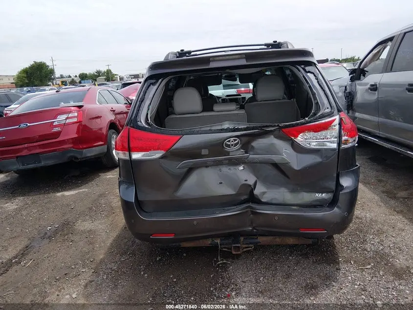 2012 TOYOTA SIENNA XLE V6 8 PASSENGER