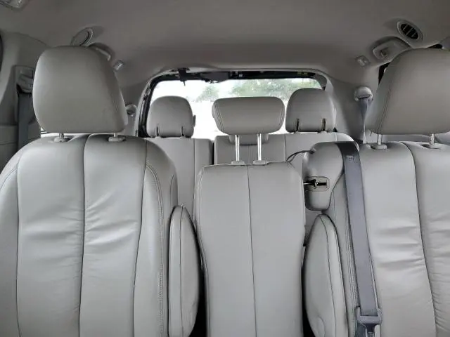 2012 TOYOTA SIENNA XLE  