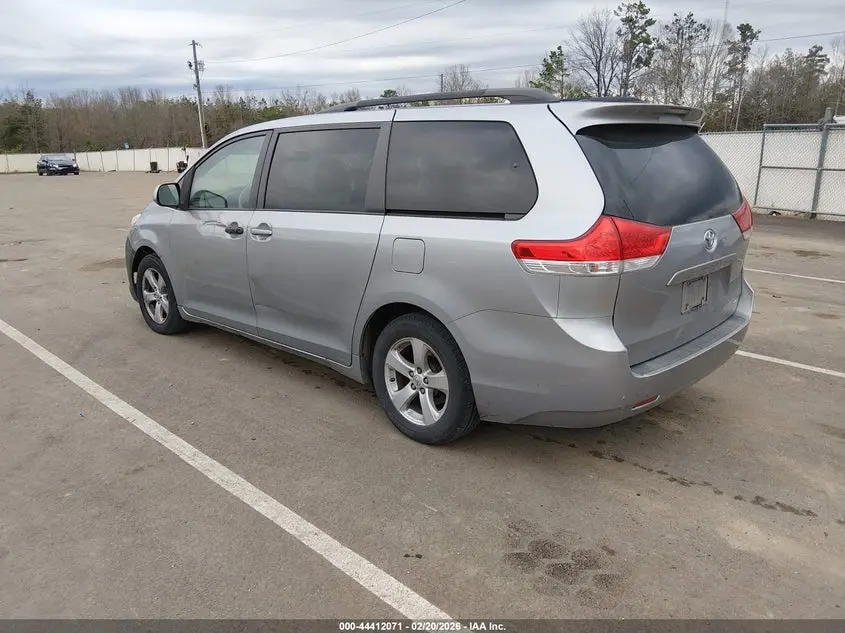 2012 TOYOTA SIENNA LE V6 8 PASSENGER