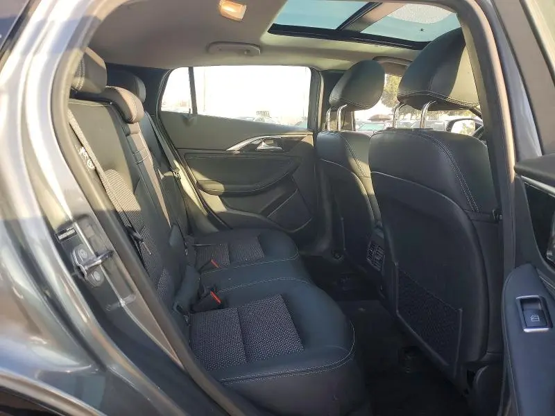 2019 INFINITI QX30 LUXE  