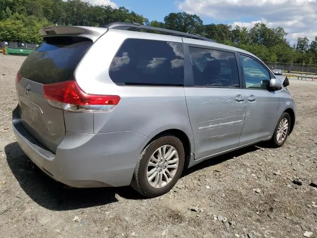 2013 TOYOTA SIENNA XLE  