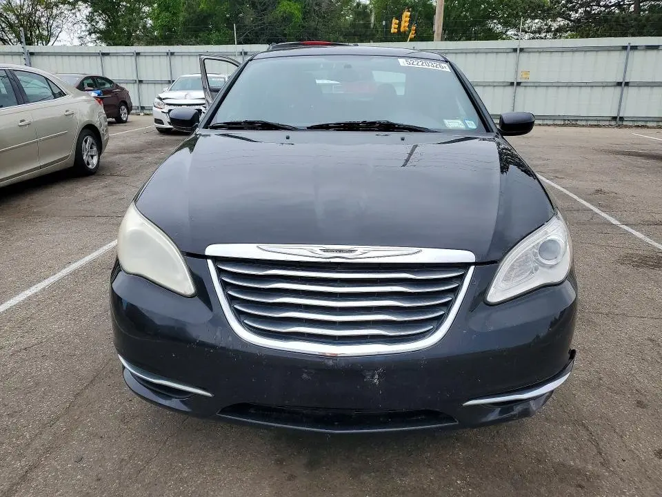 2013 CHRYSLER 200 LX  