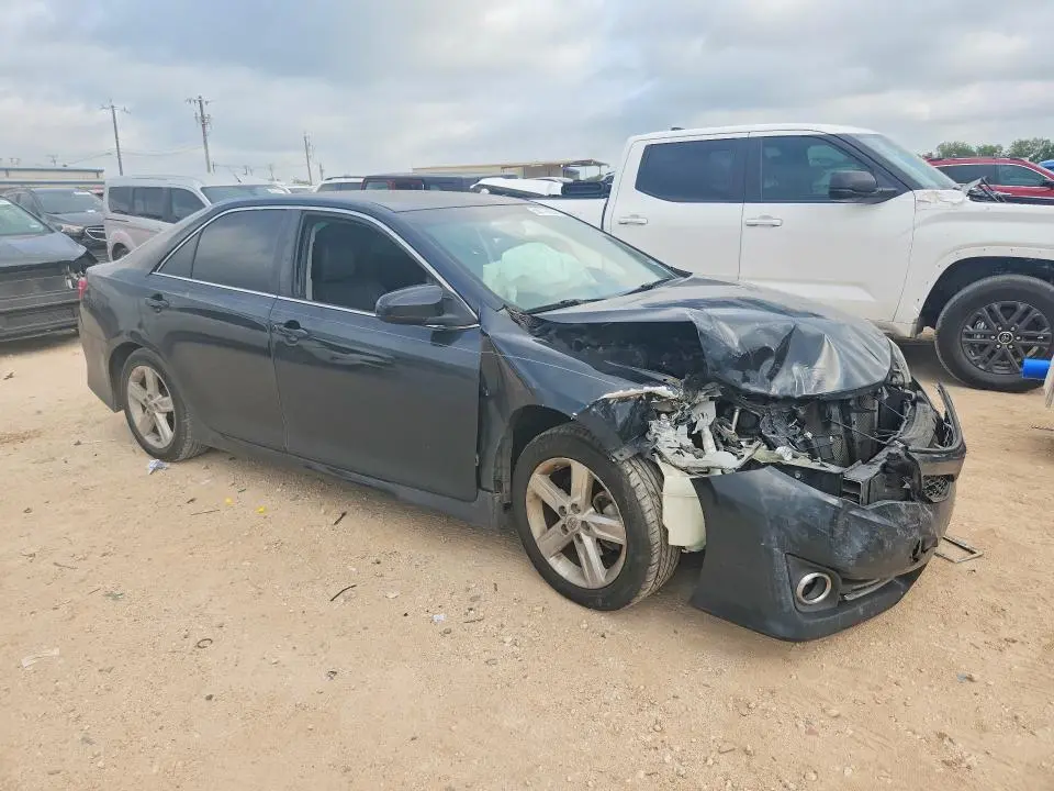 2014 TOYOTA CAMRY SE  