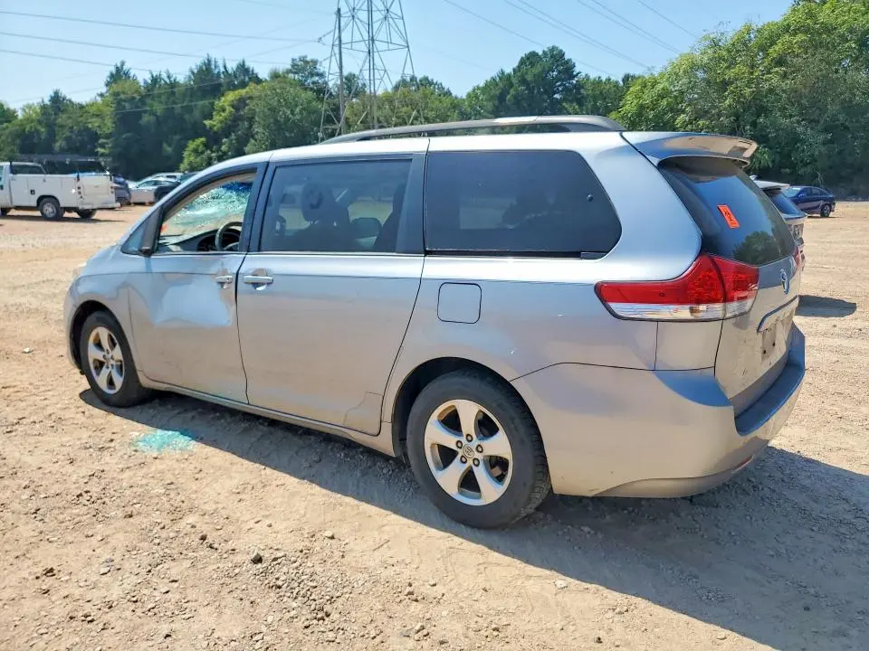 2013 TOYOTA SIENNA LE  