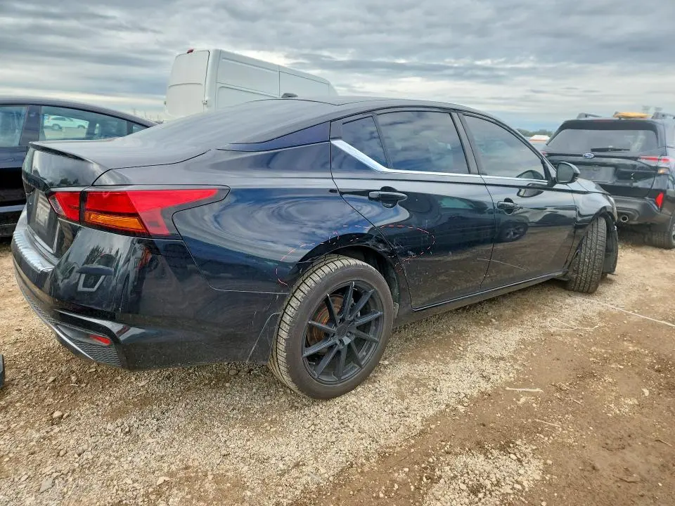 2019 NISSAN ALTIMA SR  