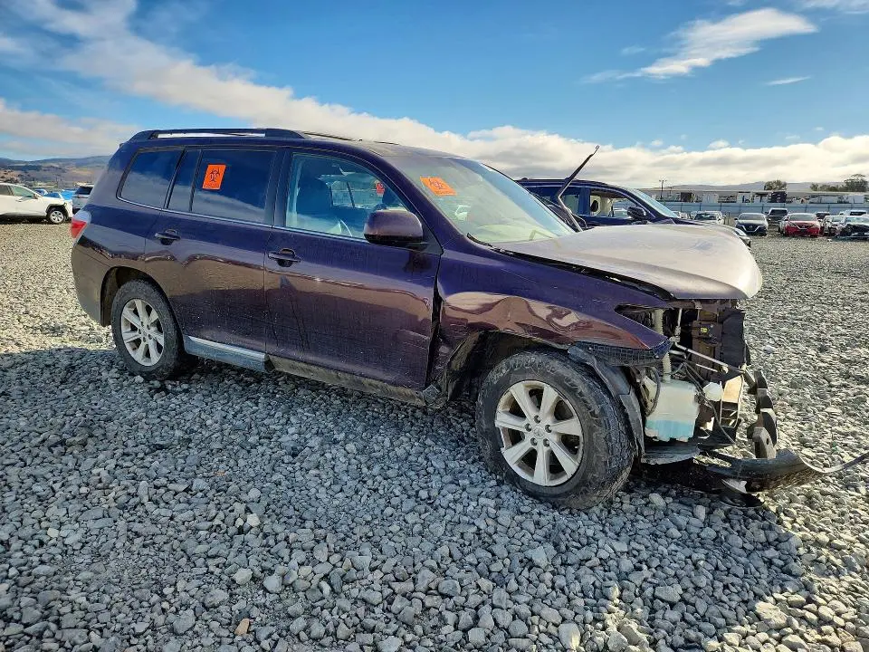 2013 TOYOTA HIGHLANDER SE  