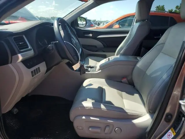 2019 TOYOTA HIGHLANDER SE  