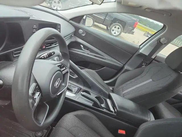 2021 HYUNDAI ELANTRA SE  