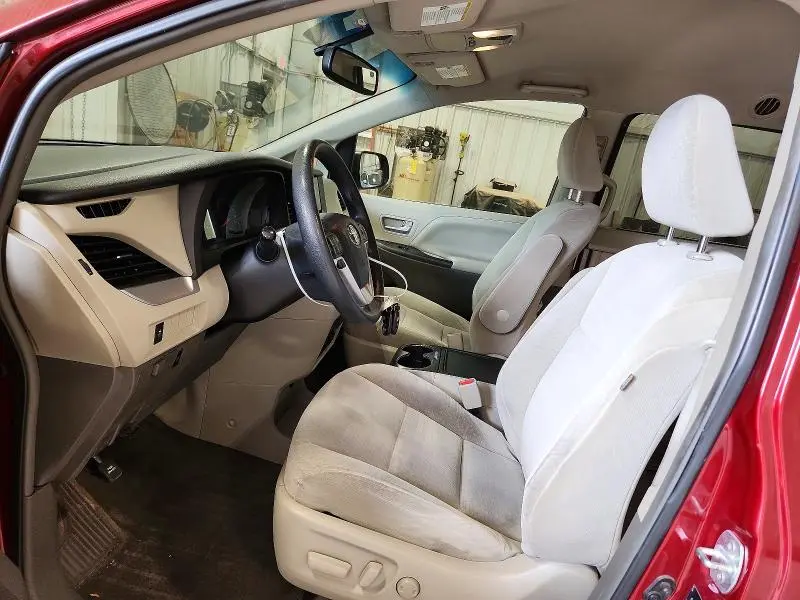 2015 TOYOTA SIENNA LE  