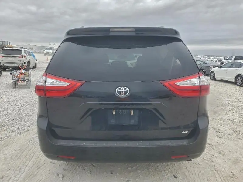 2017 TOYOTA SIENNA LE  