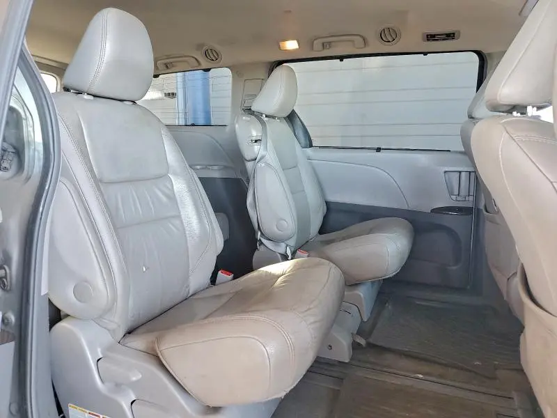 2015 TOYOTA SIENNA XLE  