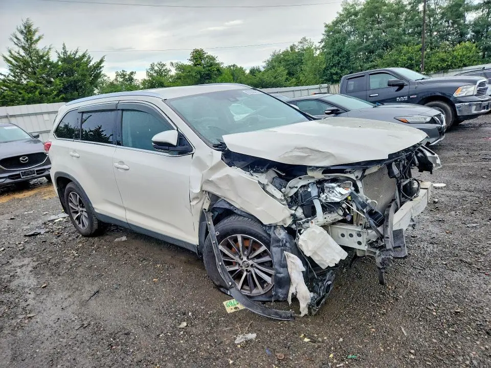 2019 TOYOTA HIGHLANDER XLE  