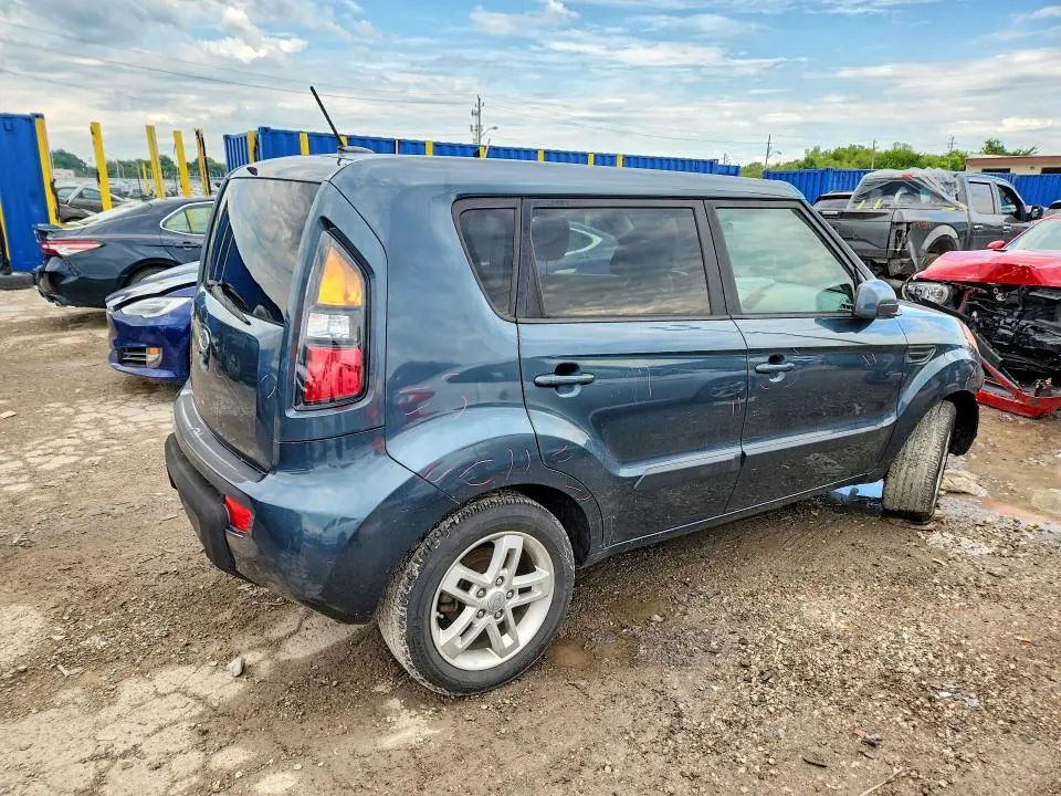 2011 KIA SOUL +  