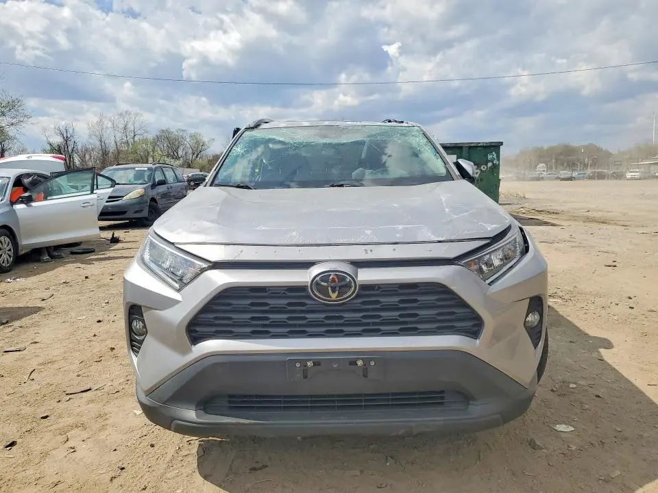2021 TOYOTA RAV4 XLE  