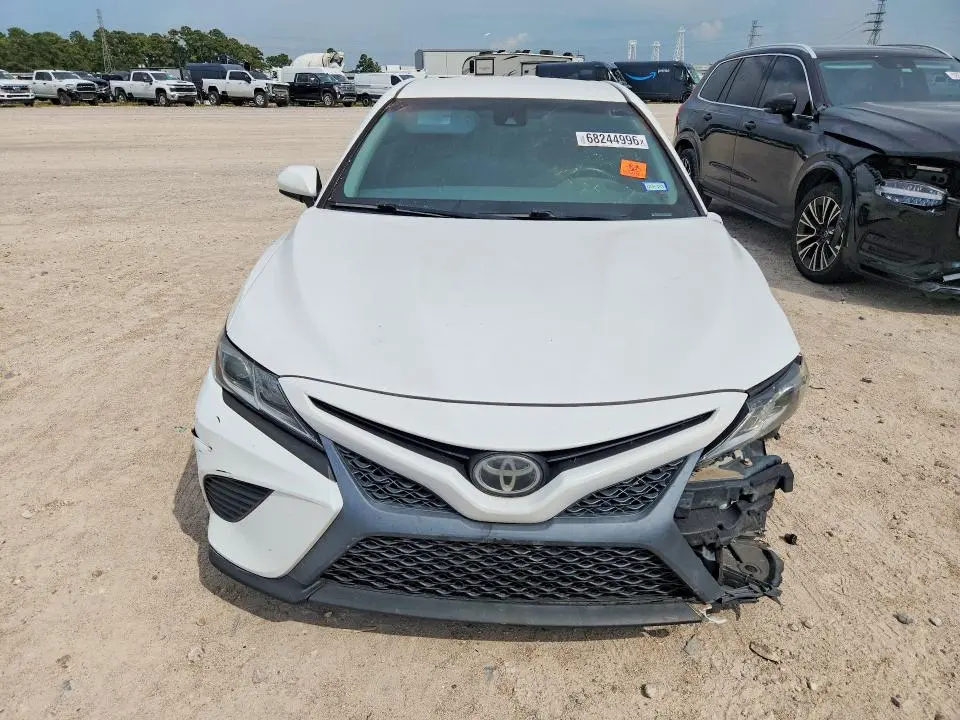 2018 TOYOTA CAMRY SE  