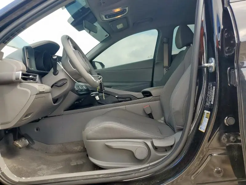 2023 HYUNDAI ELANTRA SE  