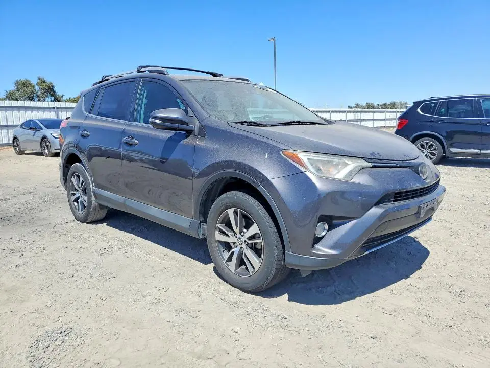 2018 TOYOTA RAV4 XLE  