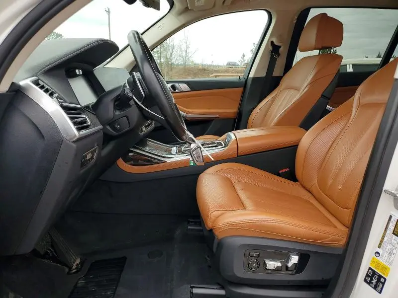 2021 BMW X7   