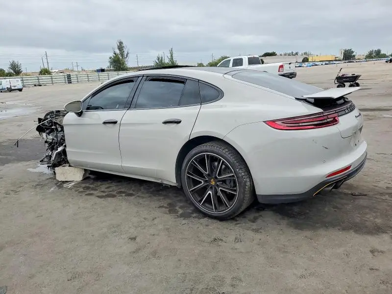 2018 PORSCHE PANAMERA 4S  