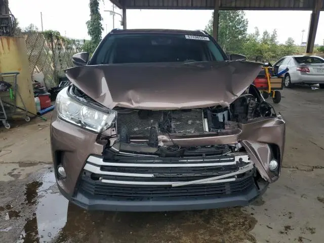 2019 TOYOTA HIGHLANDER SE  