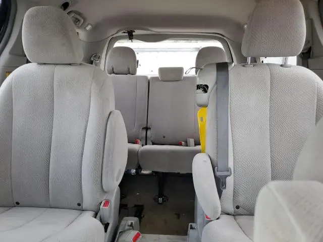 2014 TOYOTA SIENNA LE  
