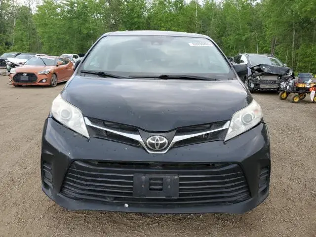 2018 TOYOTA SIENNA LE  