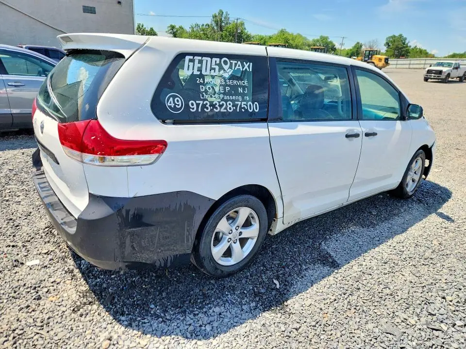 2014 TOYOTA SIENNA L 7-PASSENGER  