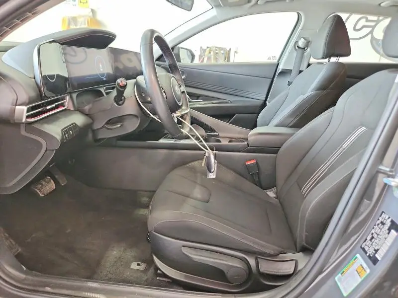 2025 HYUNDAI ELANTRA SEL  