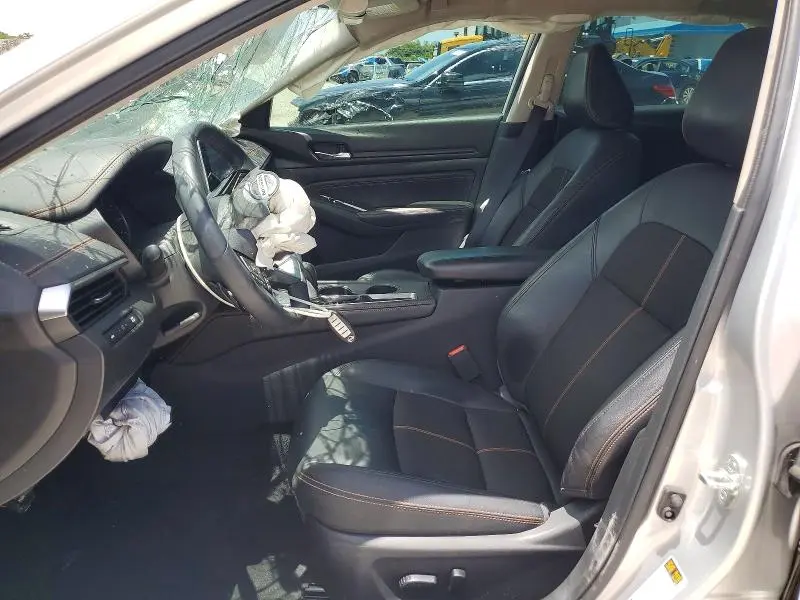 2019 NISSAN ALTIMA SR  
