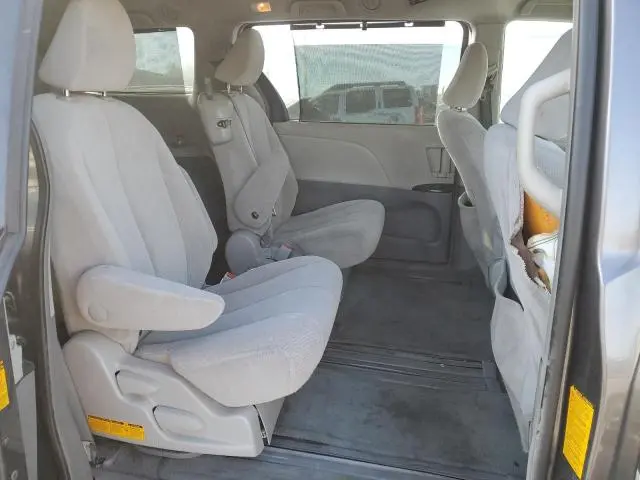 2013 TOYOTA SIENNA LE  