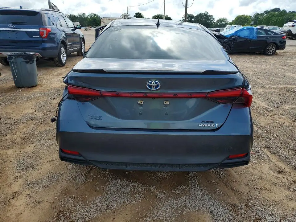 2021 TOYOTA AVALON XSE  