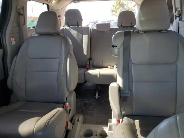 2015 TOYOTA SIENNA XLE  