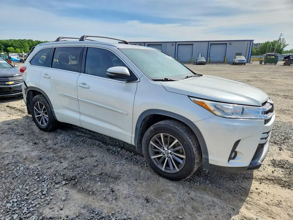 2018 TOYOTA HIGHLANDER XLE  