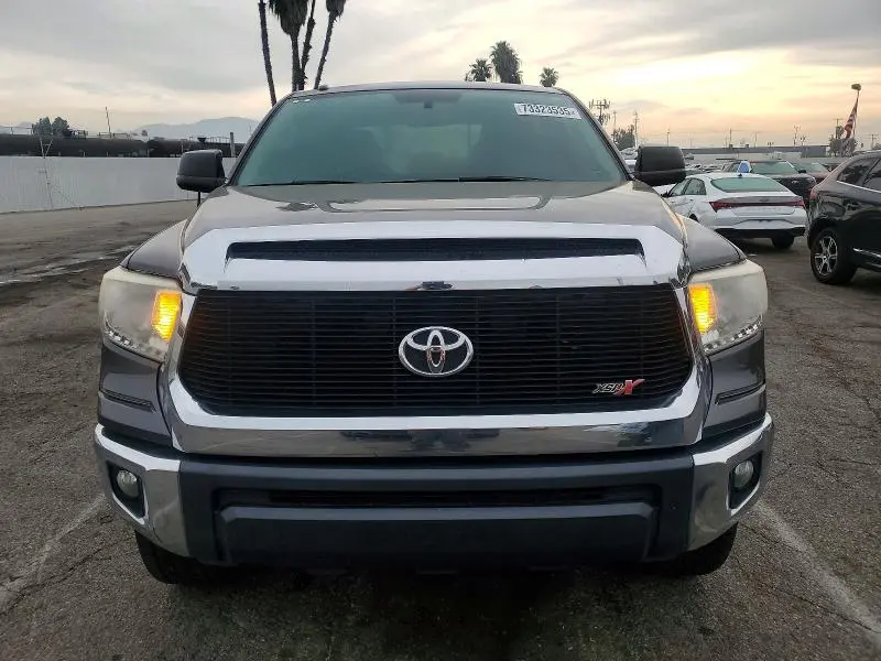 2016 TOYOTA TUNDRA CREWMAX SR5  