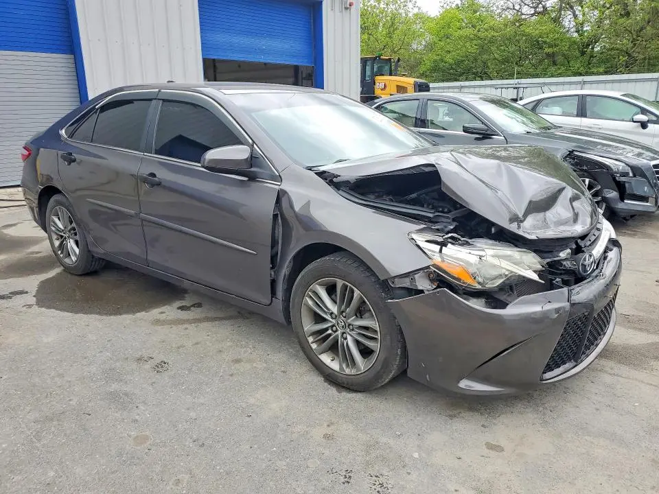 2015 TOYOTA CAMRY SE  