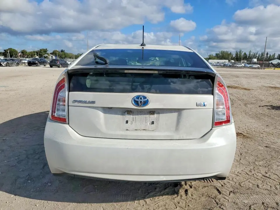 2015 TOYOTA PRIUS FIVE  