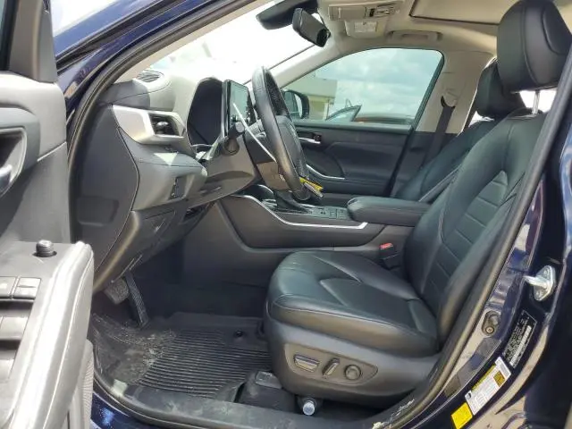 2021 TOYOTA HIGHLANDER XLE  