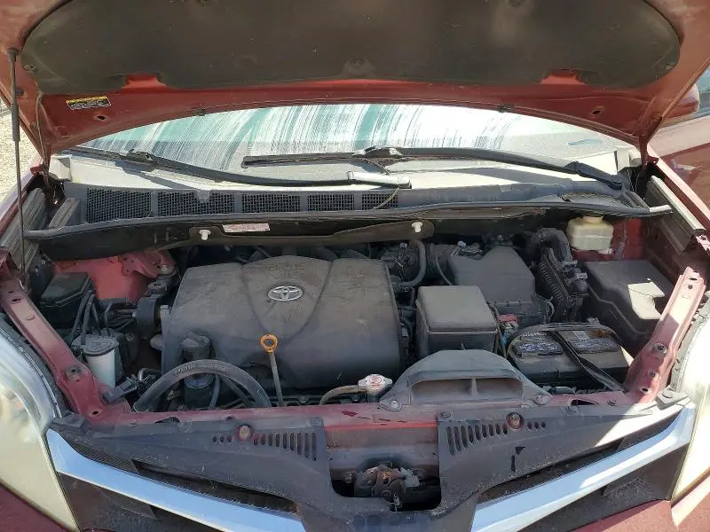 2018 TOYOTA SIENNA LE 8-PASSENGER  