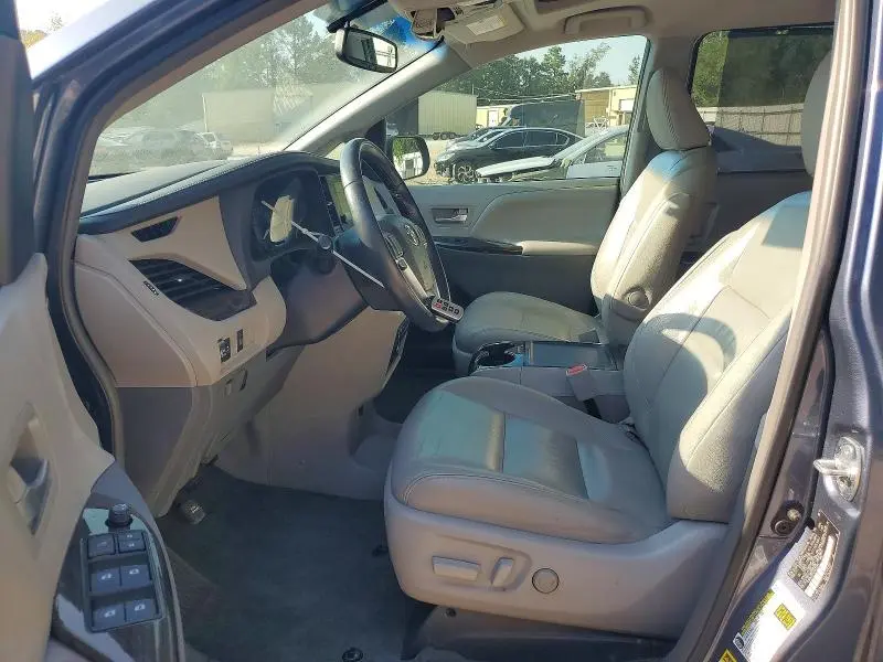 2015 TOYOTA SIENNA XLE 8-PASSENGER  