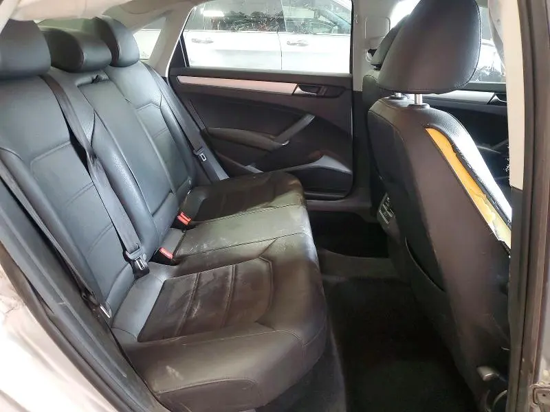 2013 VOLKSWAGEN PASSAT SE  