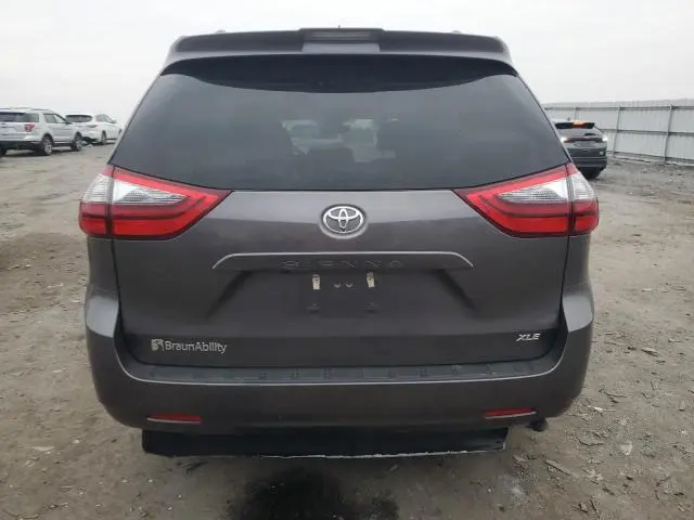 2020 TOYOTA SIENNA XLE  