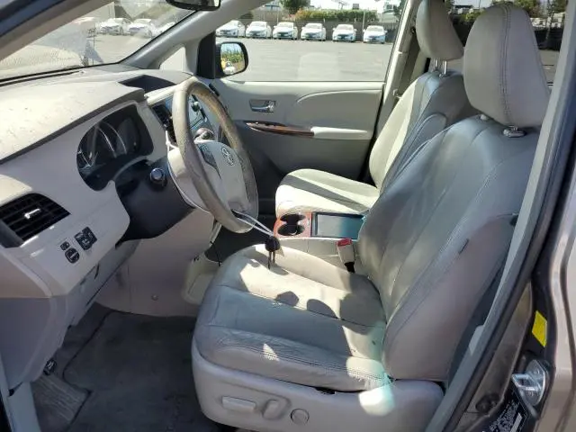 2011 TOYOTA SIENNA XLE  