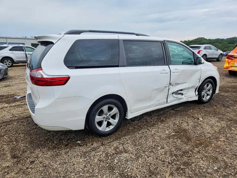 2020 TOYOTA SIENNA LE  