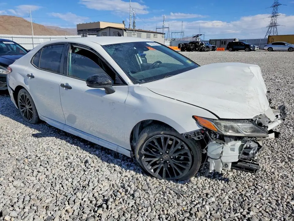 2020 TOYOTA CAMRY SE NIGHTSHADE  