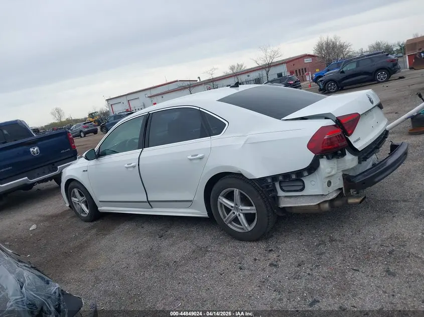 2017 VOLKSWAGEN PASSAT 1.8T R-LINE
