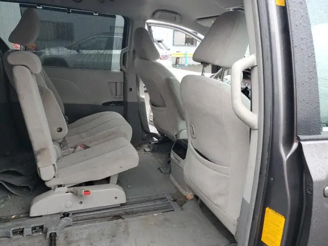 2011 TOYOTA SIENNA LE  