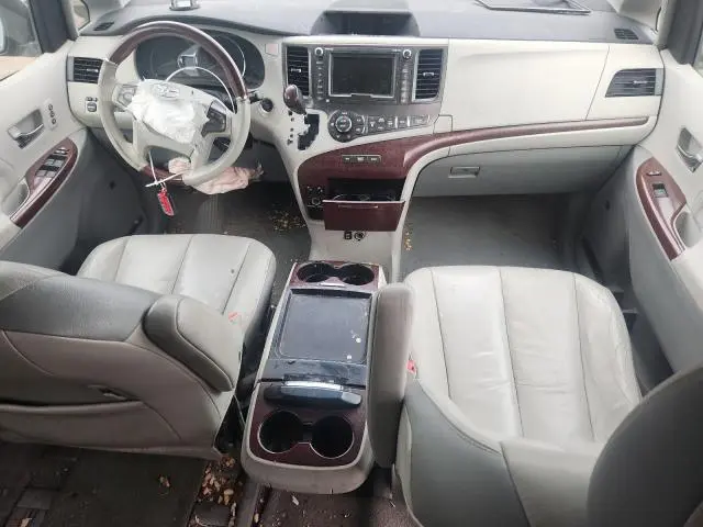 2011 TOYOTA SIENNA XLE  