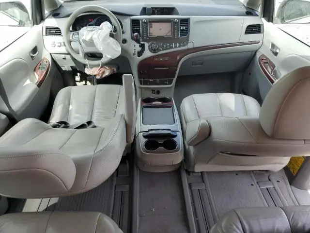 2011 TOYOTA SIENNA XLE